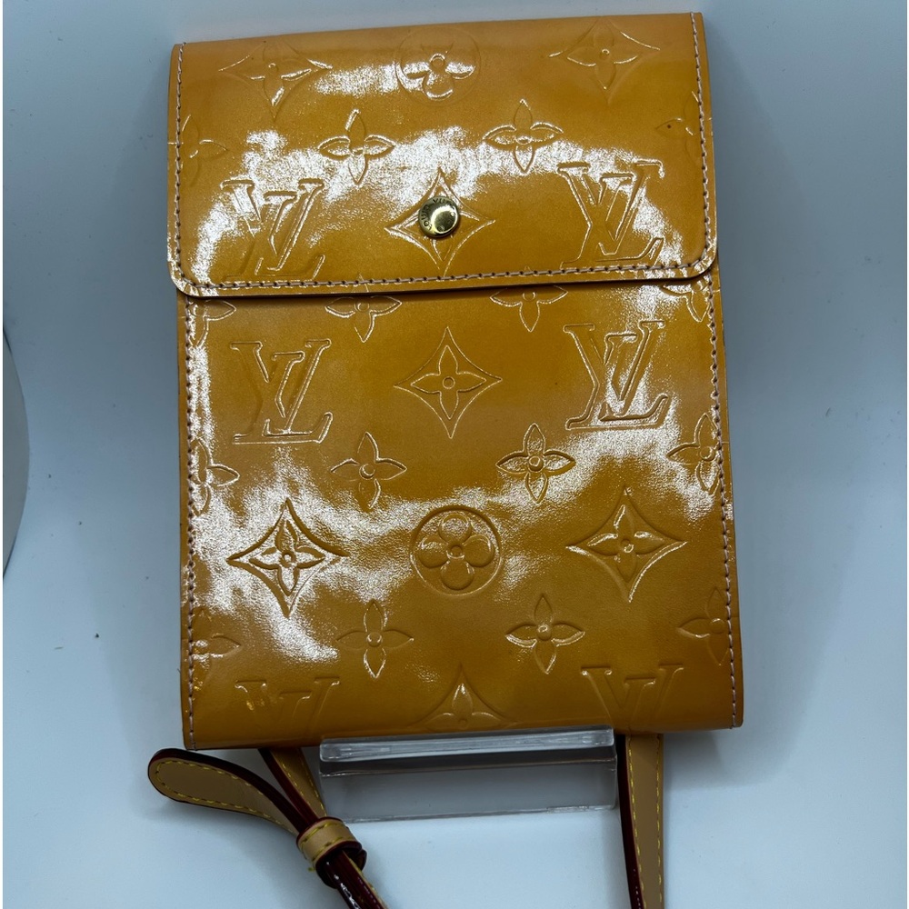 GUC Louis Vuitton Yellow Vernis Kenmore Crossbody - Picture 1 of 7